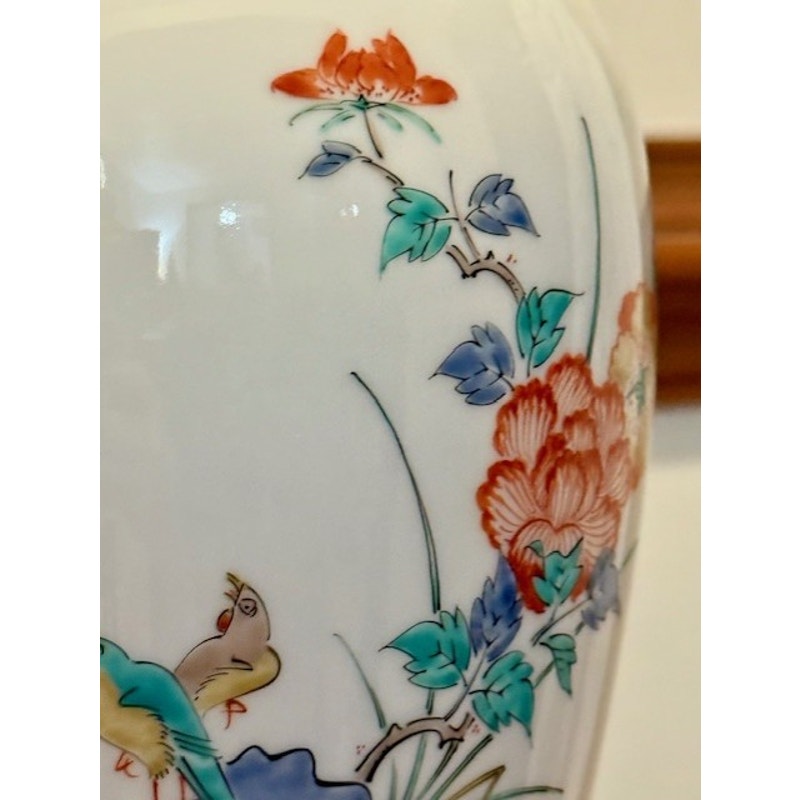 Japanese Kakiemon Kiln Porcelain Vase – Hand Painted Arita Ware – Signed Bird Floral