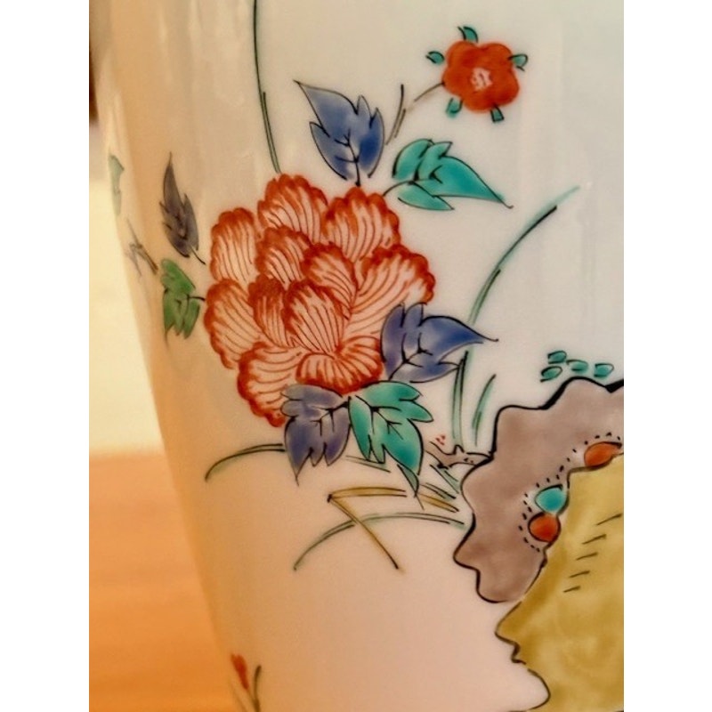 Japanese Kakiemon Kiln Porcelain Vase – Hand Painted Arita Ware – Signed Bird Floral