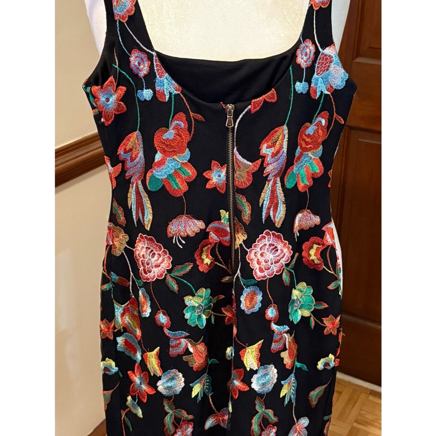 Nicole Miller New York Dress 4 Black Floral Embroidered Bodycon Midi Sleeveless