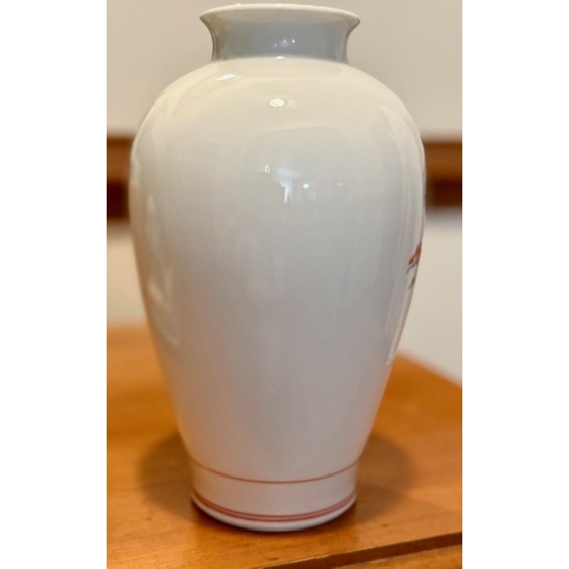 Japanese Kakiemon Kiln Porcelain Vase – Hand Painted Arita Ware – Signed Bird Floral