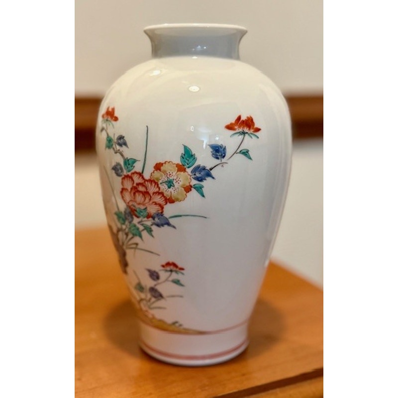 Japanese Kakiemon Kiln Porcelain Vase – Hand Painted Arita Ware – Signed Bird Floral