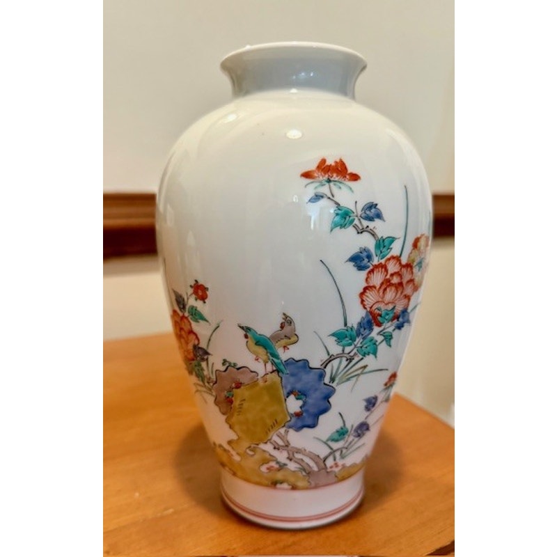 Japanese Kakiemon Kiln Porcelain Vase – Hand Painted Arita Ware – Signed Bird Floral