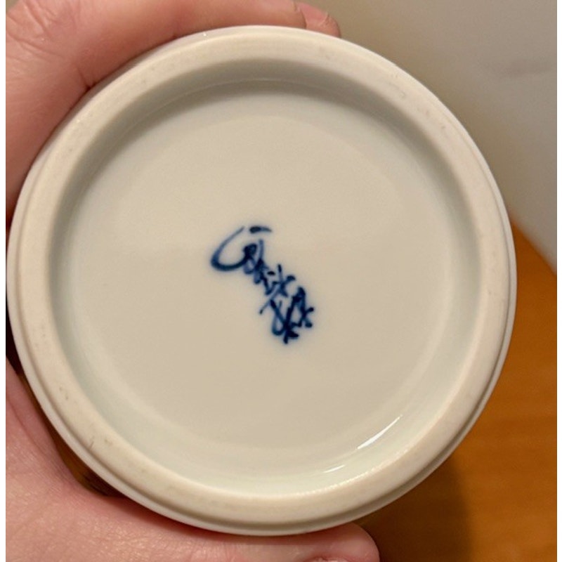 Japanese Kakiemon Kiln Porcelain Vase – Hand Painted Arita Ware – Signed Bird Floral