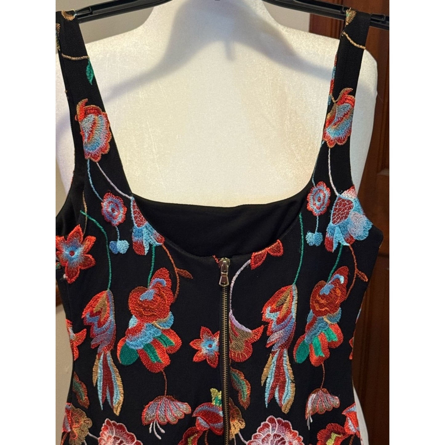 Nicole Miller New York Dress 4 Black Floral Embroidered Bodycon Midi Sleeveless